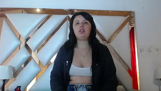 Snapshot of nathaly_low1 chatting on 21, 5, 2026 nathaly low1 online show from 21, 5, 2026