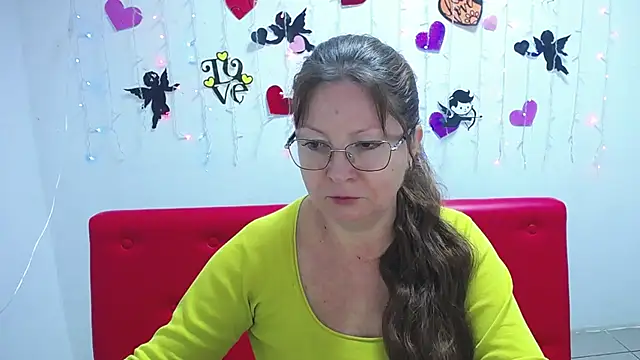 VanessaHotts online show from 6, 2, 2025