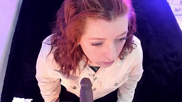 Snapshot of JulietaAlves chatting on 6, 11, 2025 JulietaAlves online show from 6, 11, 2025