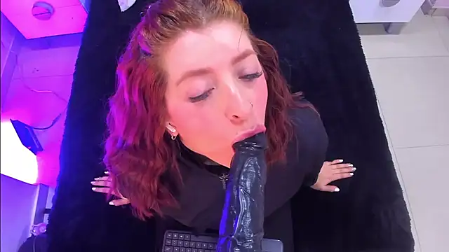 Snapshot of JulietaAlves chatting on 15, 11, 2025 JulietaAlves online show from 15, 11, 2025