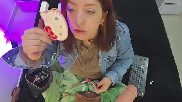 Snapshot of JulietaAlves chatting on 15, 12, 2025 JulietaAlves online show from 15, 12, 2025