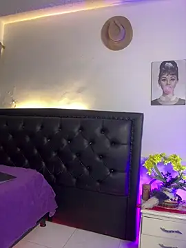 lonely shewolf online show from 17, 12, 2025