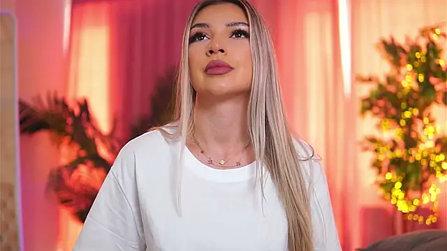 Snapshot of ArtTeasee chatting on 12, 2, 2025 ArtTeasee online show from 12, 2, 2025