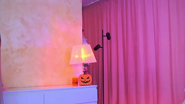 Snapshot of ArtTeasee chatting on 6, 11, 2025 ArtTeasee online show from 6, 11, 2025