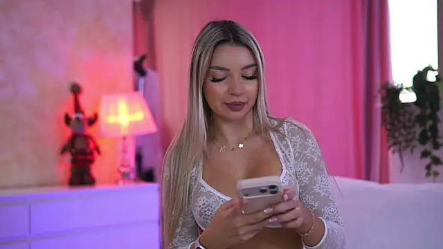 Snapshot of ArtTeasee chatting on 15, 12, 2025 ArtTeasee online show from 15, 12, 2025