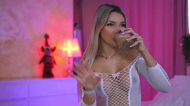 Snapshot of ArtTeasee chatting on 23, 12, 2025 ArtTeasee online show from 23, 12, 2025