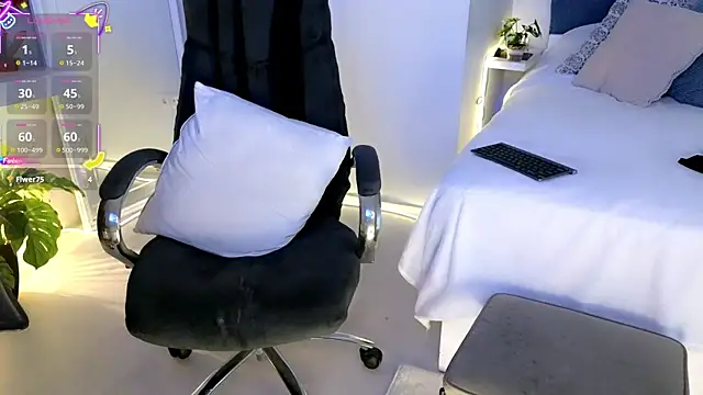 missmiamore online show from 20, 10, 2025