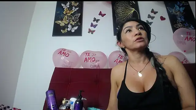 luzcastillo07 online show from 19, 2, 2025