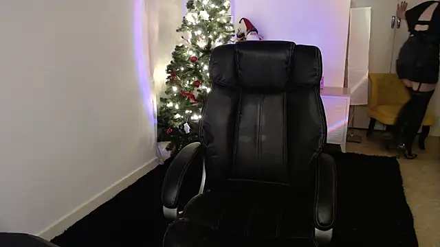 Crystal-dreamt online show from 10, 11, 2025