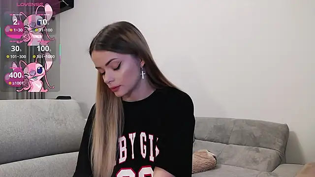 Snapshot of Kailynn_Moenn chatting on 5, 3, 2025 Kailynn Moenn online show from 5, 3, 2025