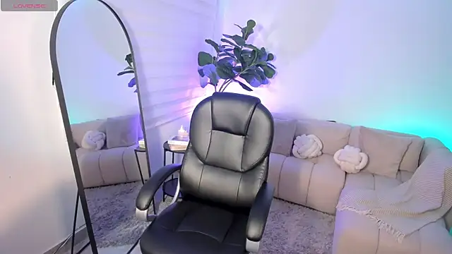 MileyCruz  online show from 8, 6, 2026