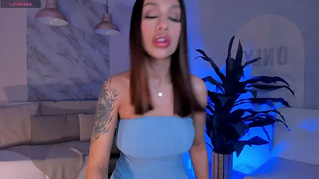 DannaCruz online show from 18, 2, 2025