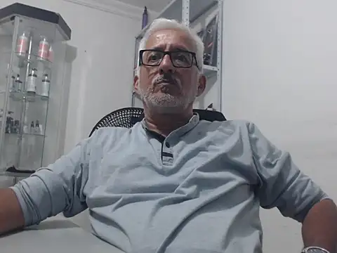 Snapshot of cenizo10124 chatting on 22, 10, 2025 cenizo10124 online show from 22, 10, 2025