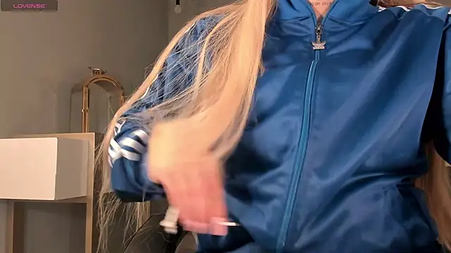 SophiePalmer online show from 17, 12, 2025