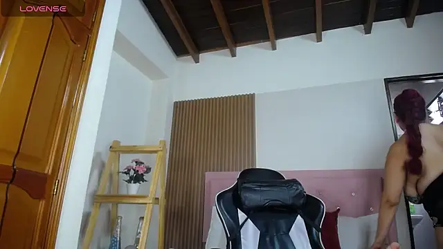 victoria  milf  online show from 11, 2, 2025