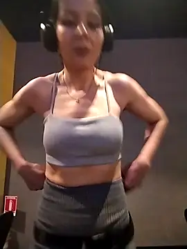 LissaThompsom online show from 19, 12, 2025