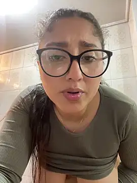 Snapshot of croftsmila chatting on 19, 5, 2026 croftsmila online show from 19, 5, 2026