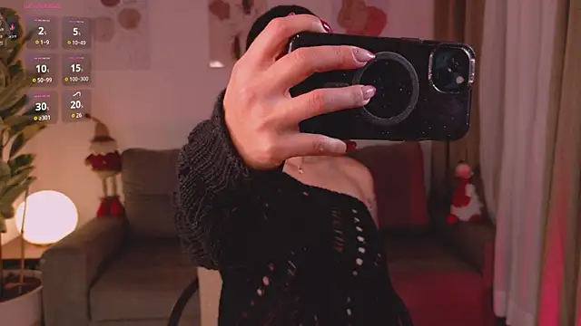 Snapshot of carolinerousev chatting on 15, 12, 2025 carolinerousev online show from 15, 12, 2025