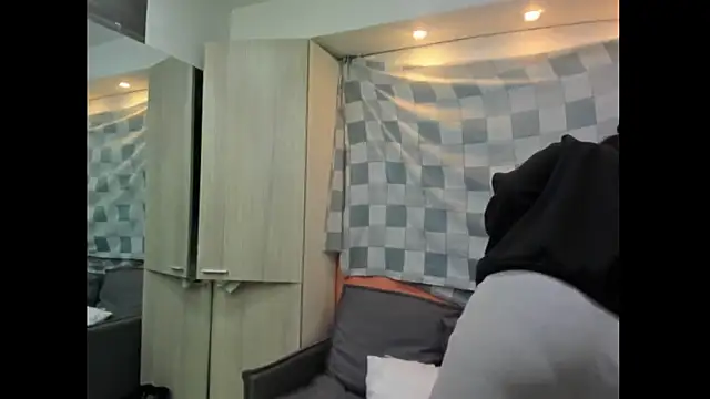 Snapshot of Mhelanny2 chatting on 16, 11, 2025 Mhelanny2 online show from 16, 11, 2025