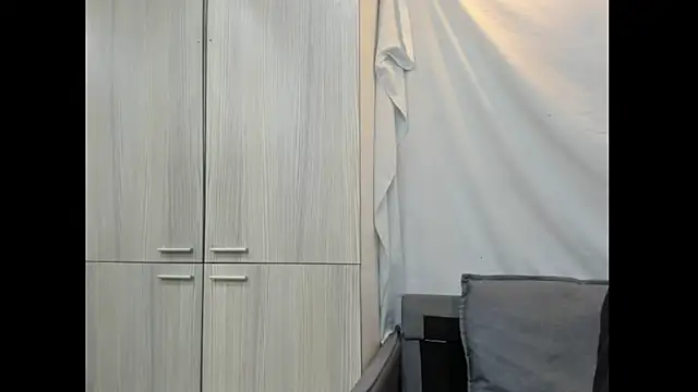 Snapshot of Mhelanny2 chatting on 13, 12, 2025 Mhelanny2 online show from 13, 12, 2025