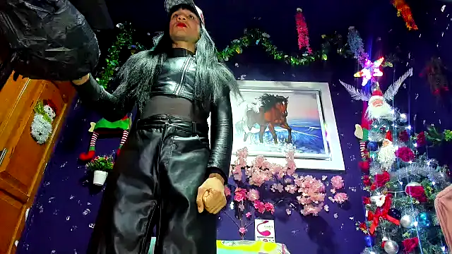 Snapshot of latintransbigcum chatting on 1, 2, 2025 latintransbigcum online show from 1, 2, 2025