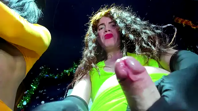 Snapshot of latintransbigcum chatting on 7, 2, 2025 latintransbigcum online show from 7, 2, 2025