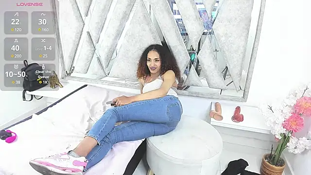 Snapshot of StefanyMiler chatting on 17, 12, 2024 StefanyMiler online show from 17, 12, 2024