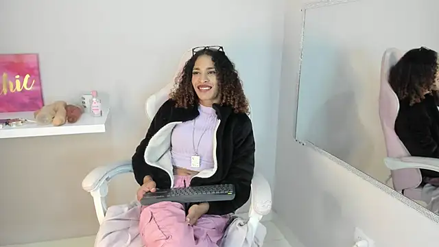 Snapshot of StefanyMiler chatting on 10, 1, 2025 StefanyMiler online show from 10, 1, 2025