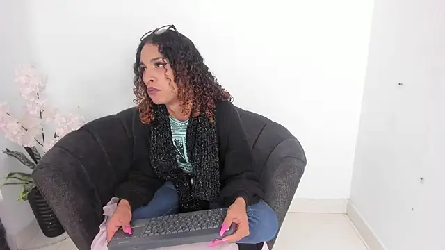 Snapshot of StefanyMiler chatting on 7, 3, 2025 StefanyMiler online show from 7, 3, 2025
