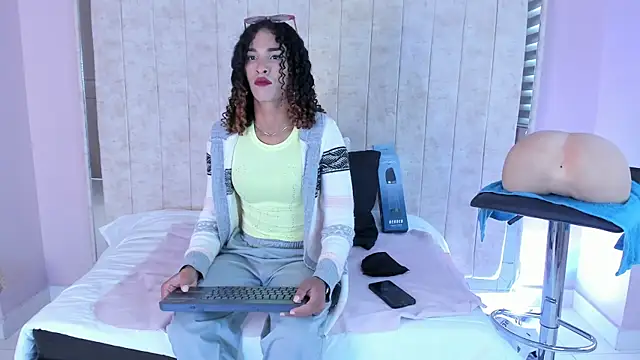 Snapshot of StefanyMiler chatting on 23, 9, 2025 StefanyMiler online show from 23, 9, 2025
