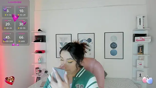 Snapshot of cristal__hot_1 chatting on 2, 2, 2025 cristal hot 1 online show from 2, 2, 2025