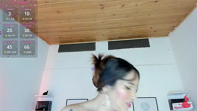 Snapshot of cristal__hot_1 chatting on 8, 3, 2025 cristal hot 1 online show from 8, 3, 2025