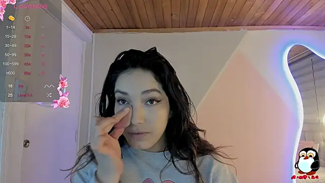 Snapshot of cristal__hot_1 chatting on 12, 10, 2025 cristal hot 1 online show from 12, 10, 2025