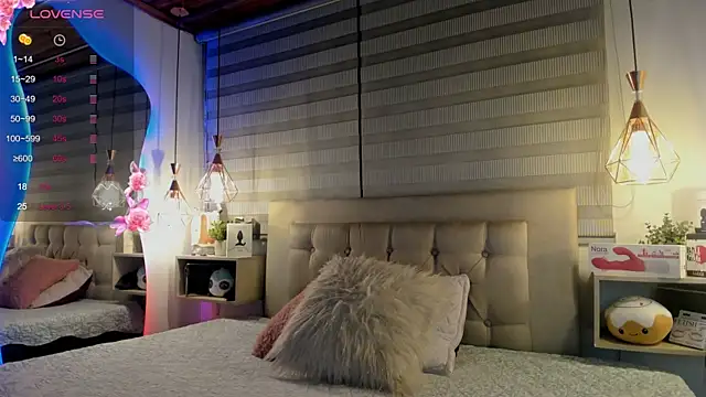 Snapshot of cristal__hot_1 chatting on 19, 10, 2025 cristal hot 1 online show from 19, 10, 2025