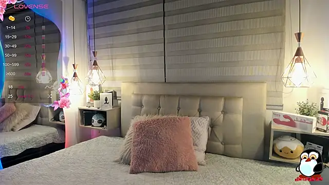 Snapshot of cristal__hot_1 chatting on 9, 11, 2025 cristal hot 1 online show from 9, 11, 2025