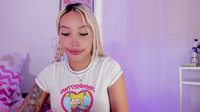 Snapshot of _viioletweekend_ chatting on 3, 3, 2025 viioletweekend online show from 3, 3, 2025