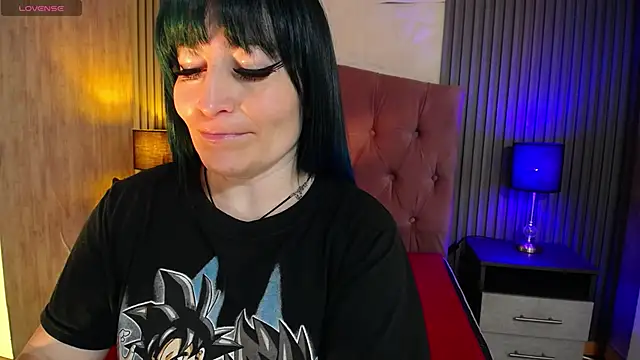 Snapshot of alicia_moom chatting on 5, 5, 2026 alicia moom online show from 5, 5, 2026