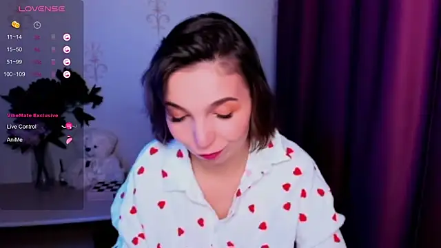 KindHazelHere  online show from 14, 11, 2025