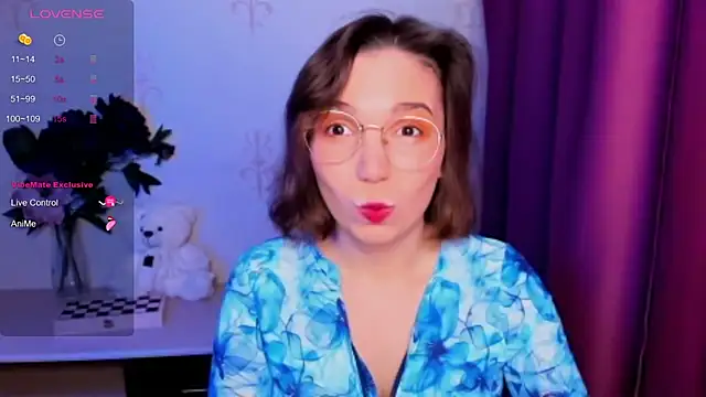 KindHazelHere  online show from 18, 12, 2025