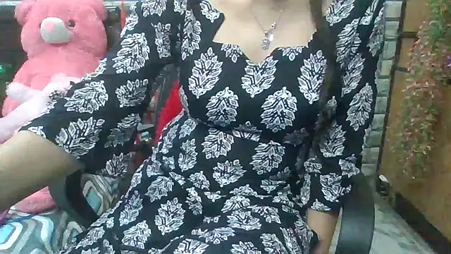 Sexy iknoor online show from 17, 3, 2025