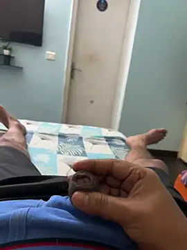 Snapshot of yourheroforfun chatting on 6, 4, 2026 yourheroforfun online show from 6, 4, 2026