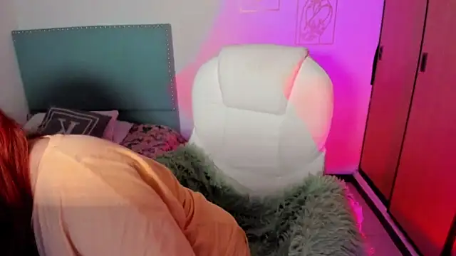 Snapshot of damn_that_booty chatting on 20, 11, 2025 damn that booty online show from 20, 11, 2025