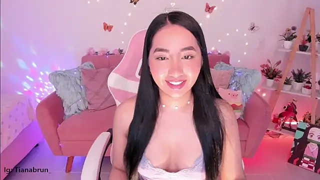 Snapshot of Zara_uwu_ chatting on 15, 10, 2025 Zara uwu online show from 15, 10, 2025