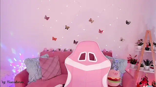 Snapshot of Zara_uwu_ chatting on 16, 10, 2025 Zara uwu online show from 16, 10, 2025