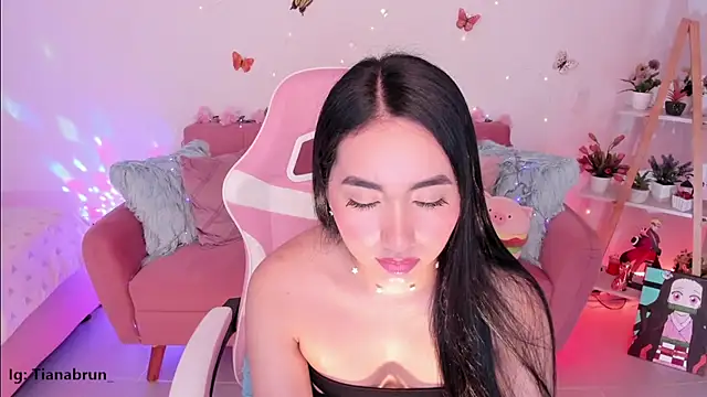 Snapshot of Zara_uwu_ chatting on 21, 10, 2025 Zara uwu online show from 21, 10, 2025