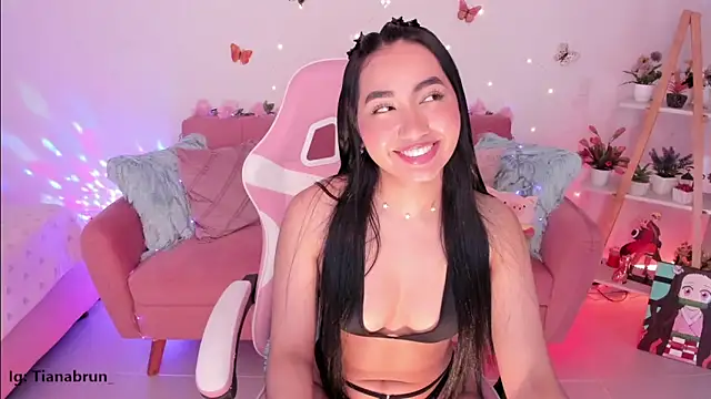 Snapshot of Zara_uwu_ chatting on 24, 10, 2025 Zara uwu online show from 24, 10, 2025