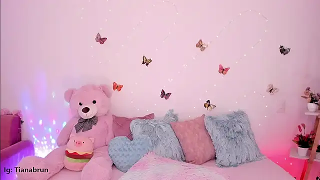 Snapshot of Zara_uwu_ chatting on 13, 11, 2025 Zara uwu online show from 13, 11, 2025