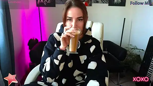 xx adrihanna xx online show from 7, 3, 2025