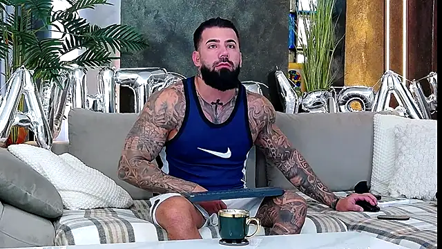 Snapshot of masterkingofmusclee chatting on 24, 10, 2025 masterkingofmusclee online show from 24, 10, 2025