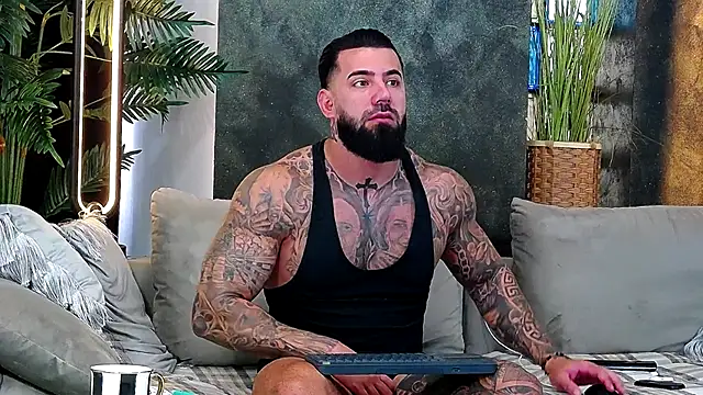 Snapshot of masterkingofmusclee chatting on 3, 11, 2025 masterkingofmusclee online show from 3, 11, 2025